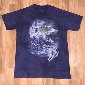 Trippy earth tee